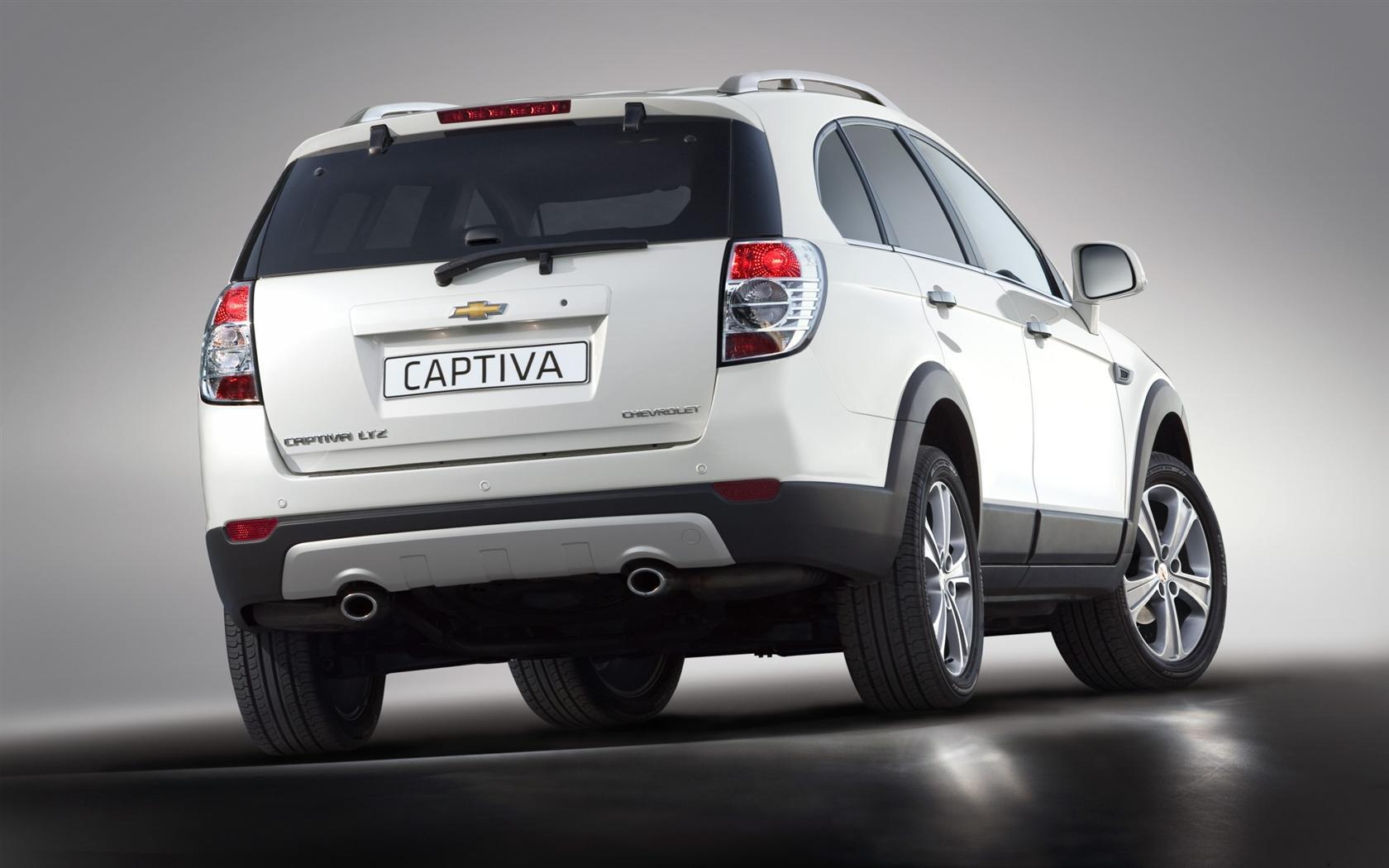 Chevrolet Captiva wallpaperx1050