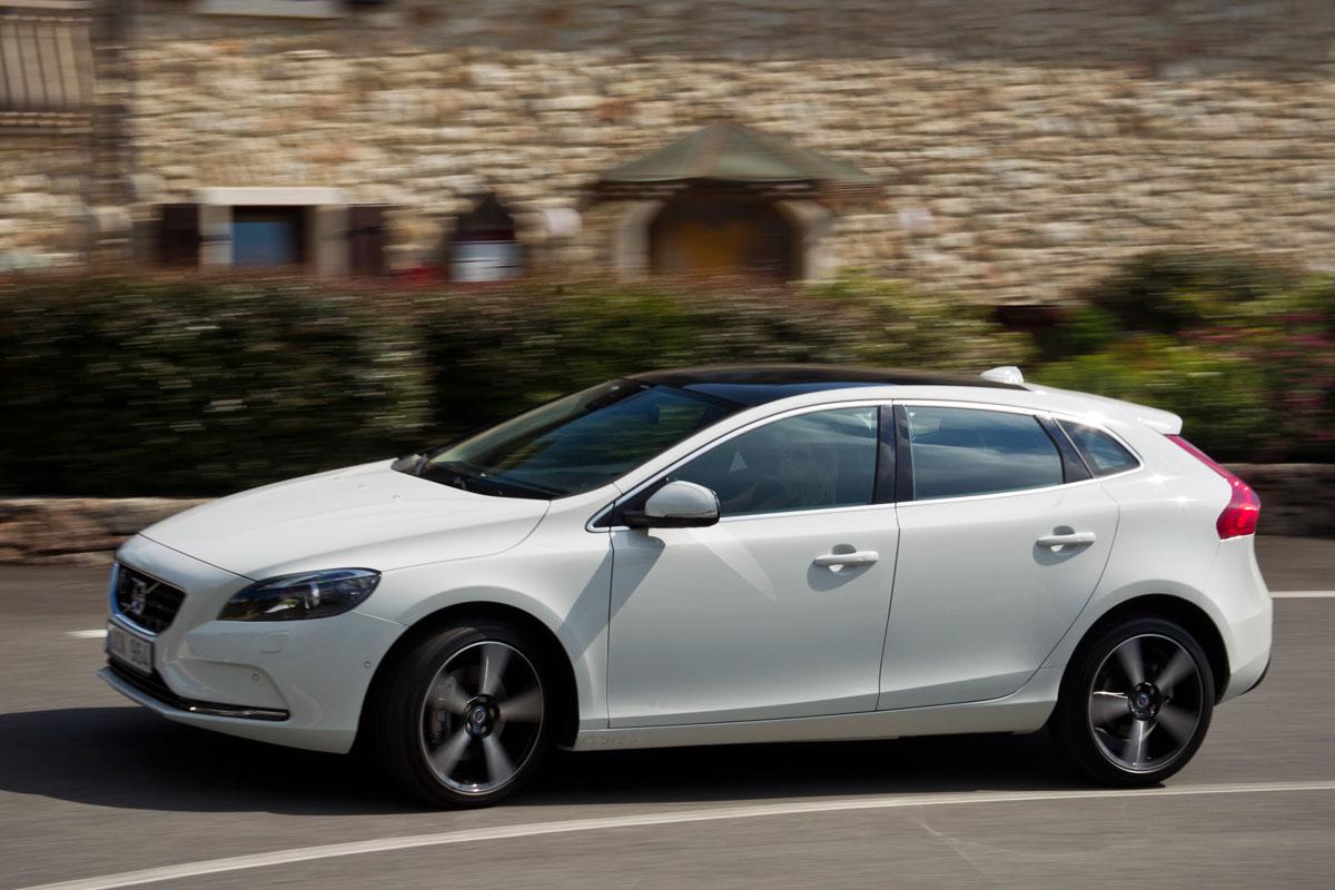 Volvo v40 Wallpaper