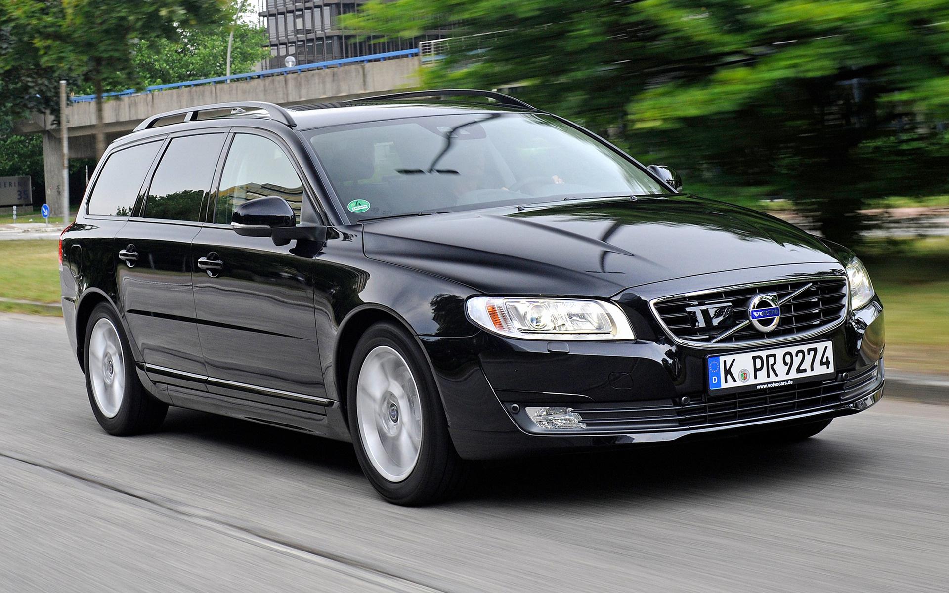 Volvo V70 Black and HD Image
