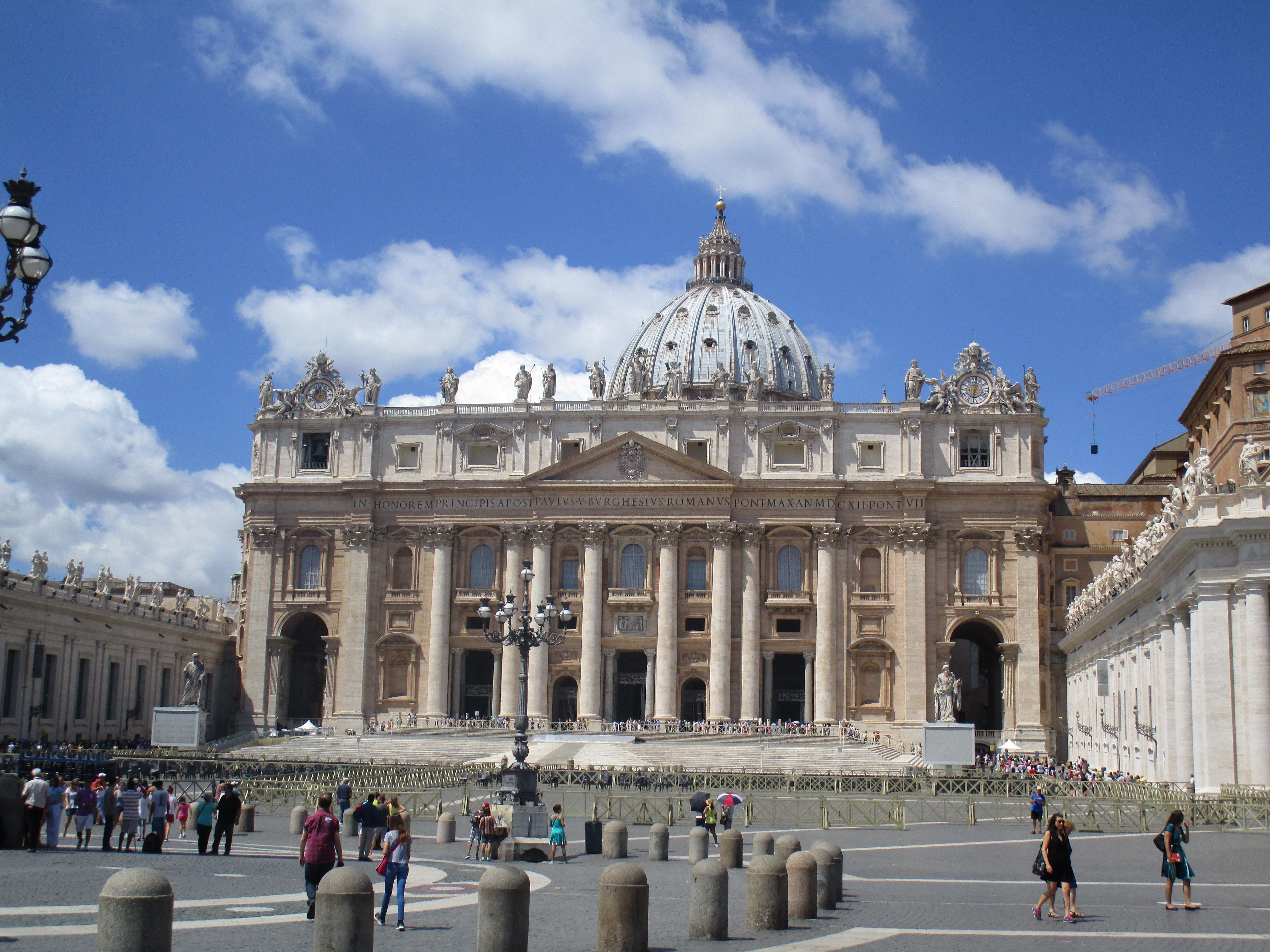 saint peter's basilica in vatican free image