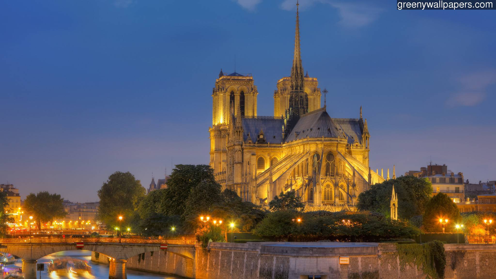 Notre Dame Screen Wallpaper