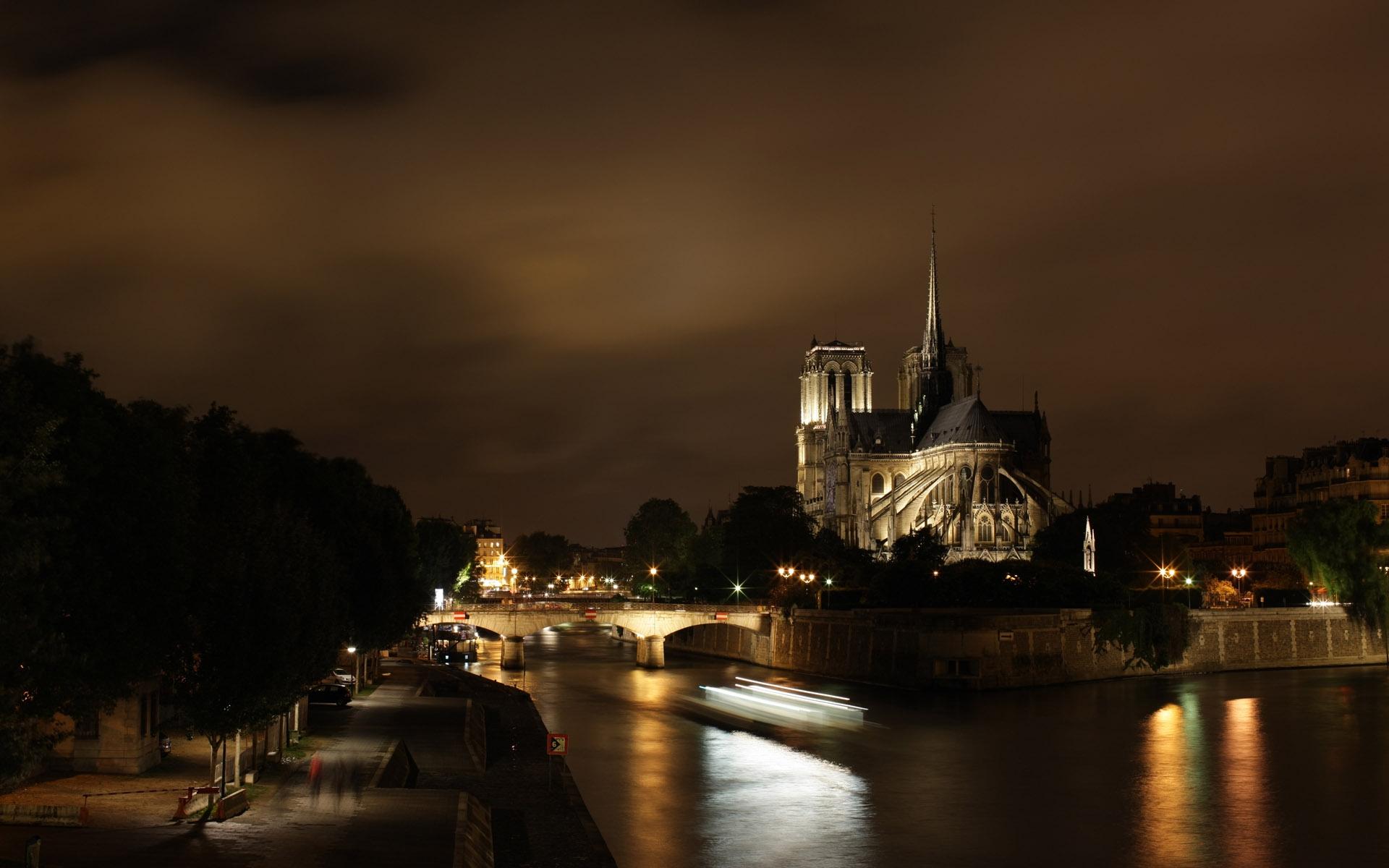 Notre Dame Cathedral At Night HD Wallpaper, Background Image