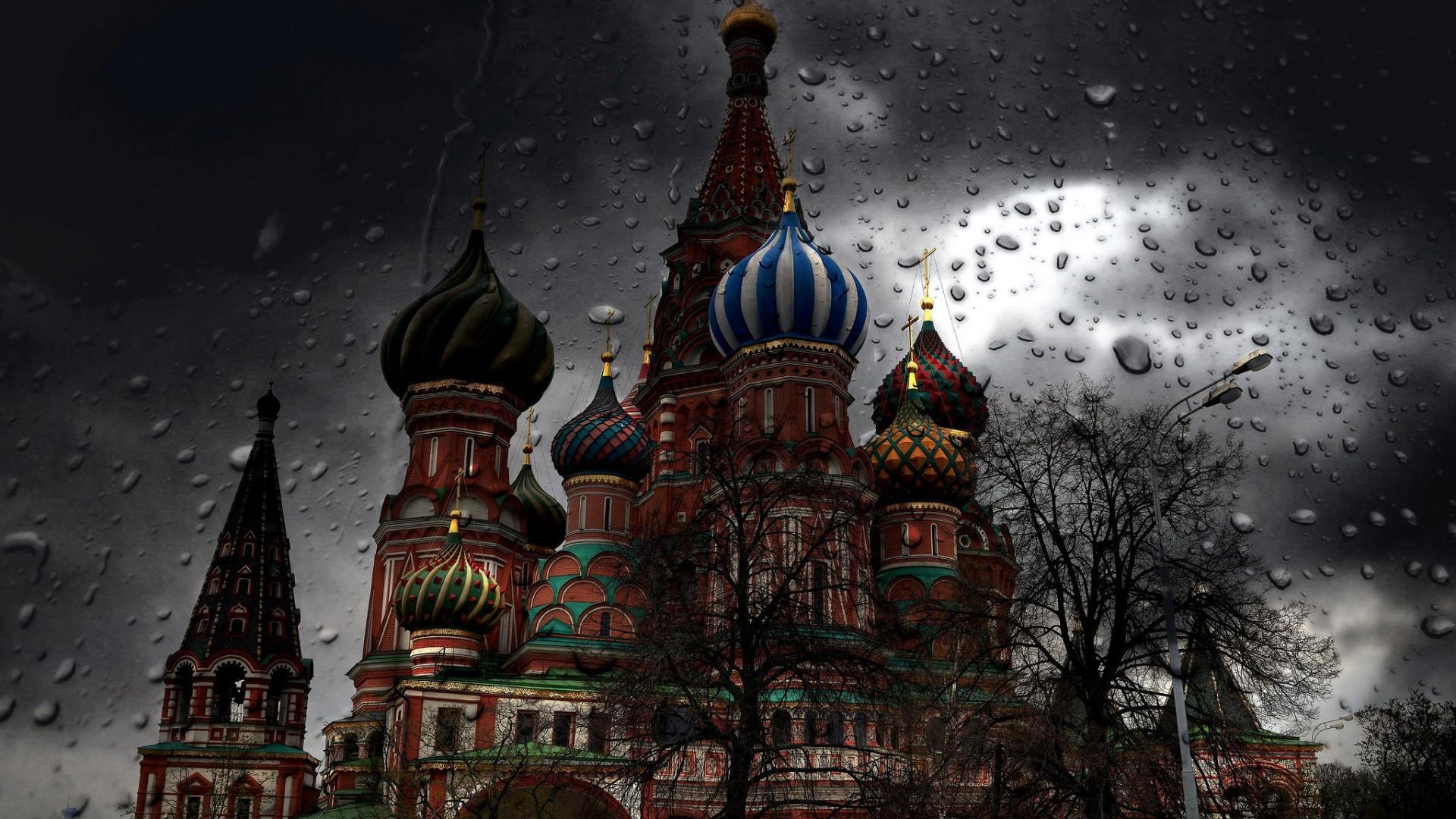 Cathedral on Red Square during the rain, Moscow wallpaper