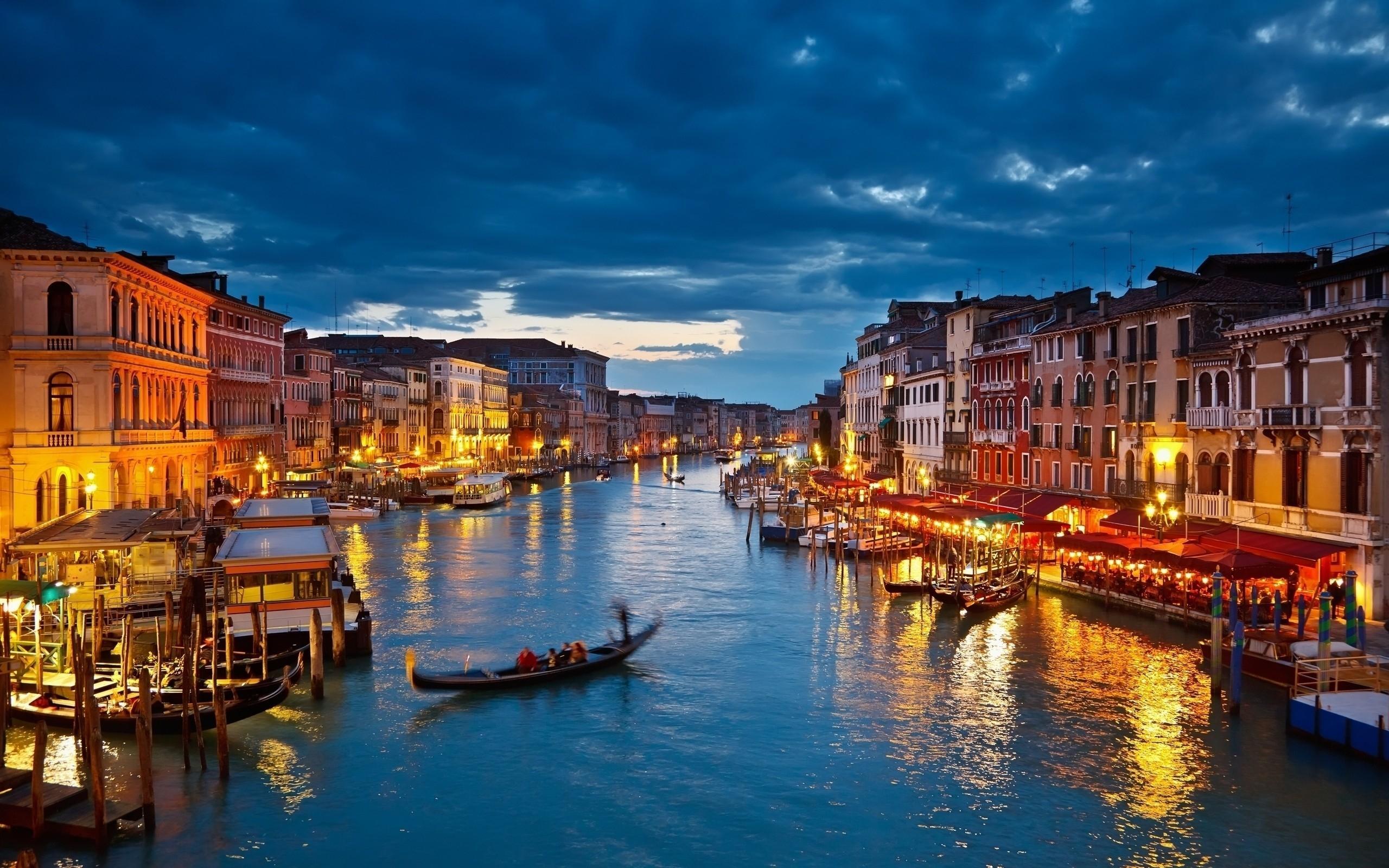 Download 2560x1600 Venice, Night, Grand Canal, Boats, Lights