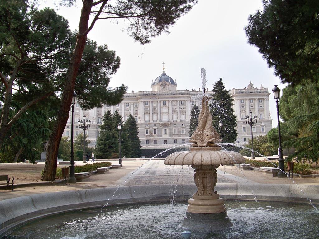 An American in Spain, part 3: Palaces and parks in Madrid. Skulls