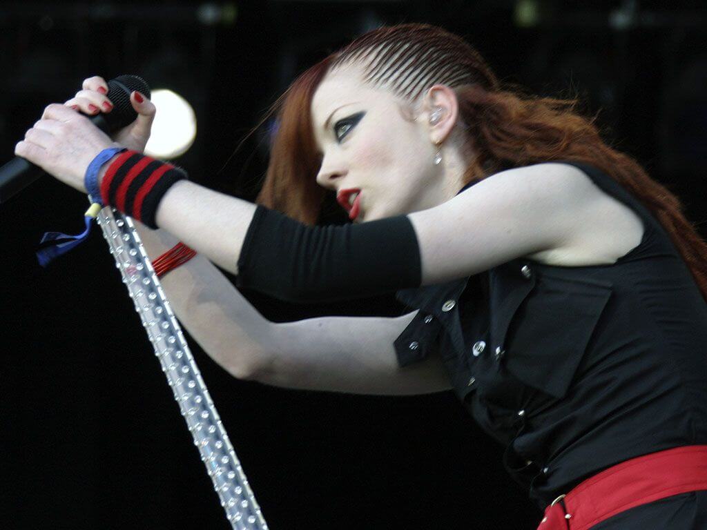 Hot Picture Of Shirley Manson Will Bring Big Grin On Your Face