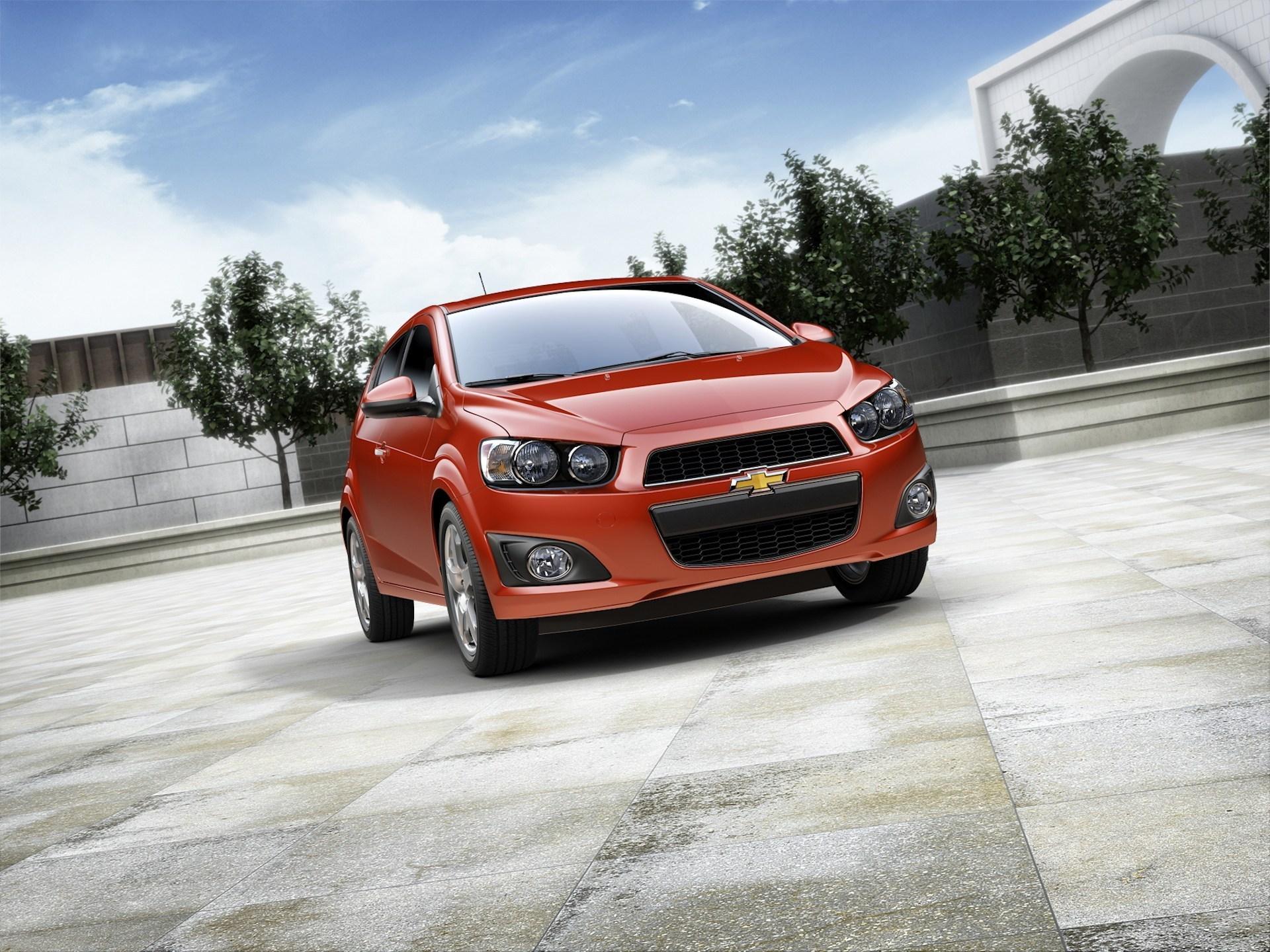 Chevrolet Sonic Photo Photogallery With 16 Pics Carsbase Com
