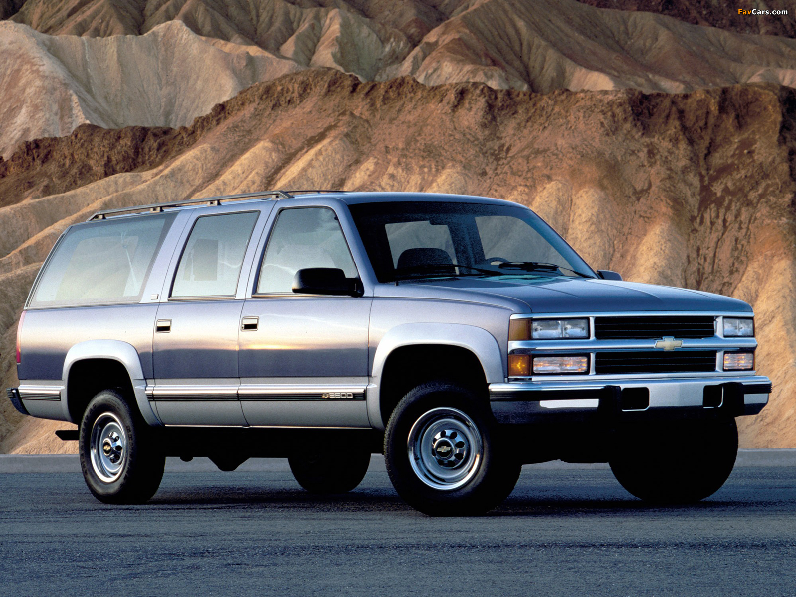 Chevrolet Suburban (GMT400) 1994–99 wallpaper (1600x1200)