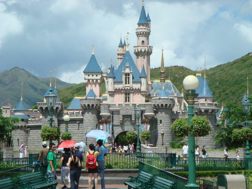 Hong Kong Disneyland China. Full Desktop Background