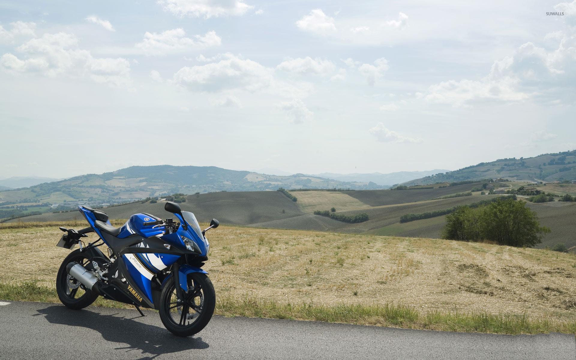 Yamaha YZF R125 On The Side Of The Road Wallpaper