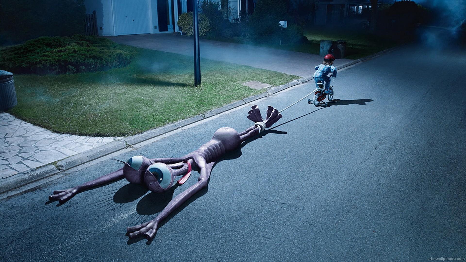 streets, bicycles, funny, Aliens, widescreen, children, Drag