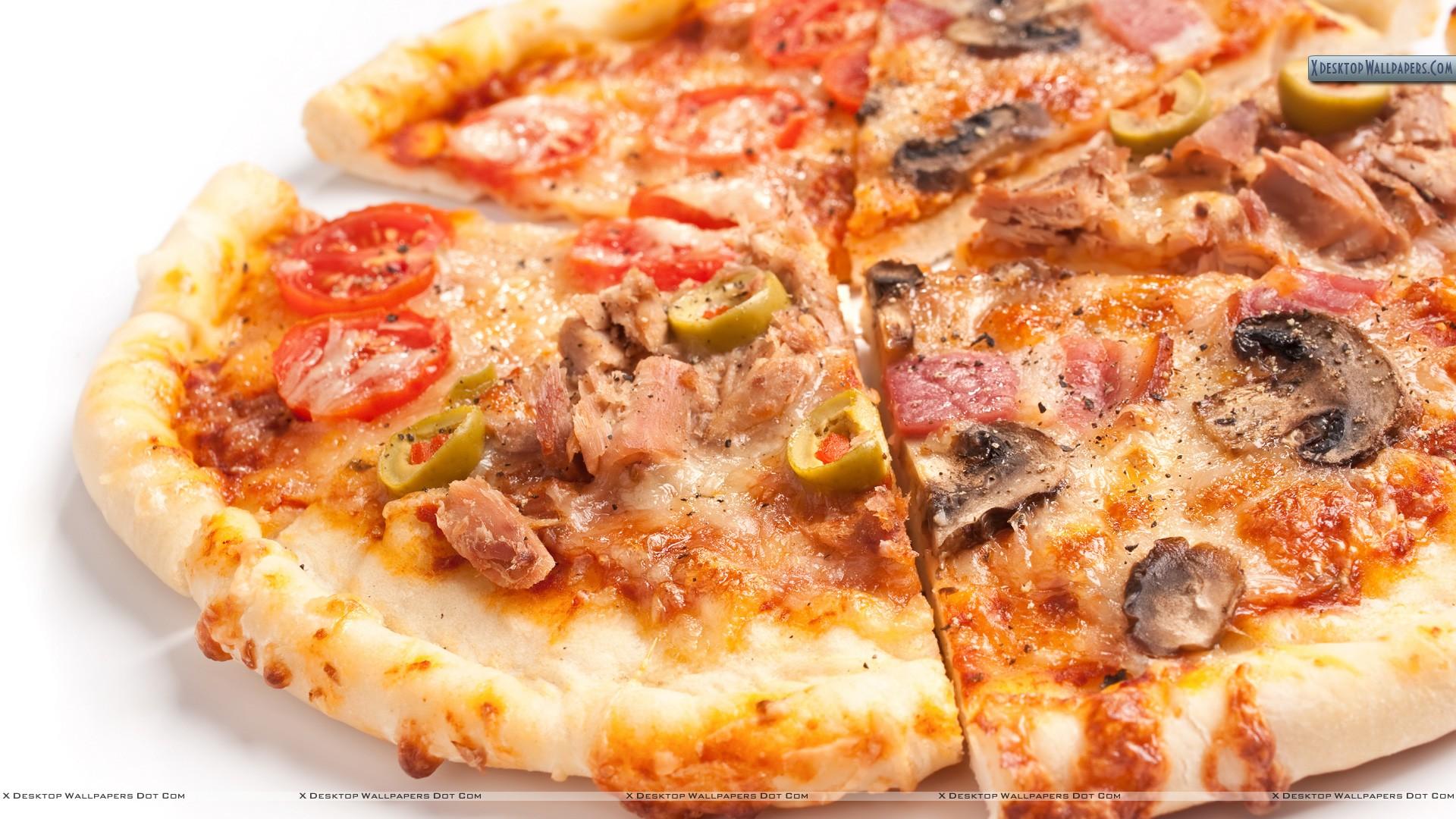 Yummy Pizza Closeup Wallpaper