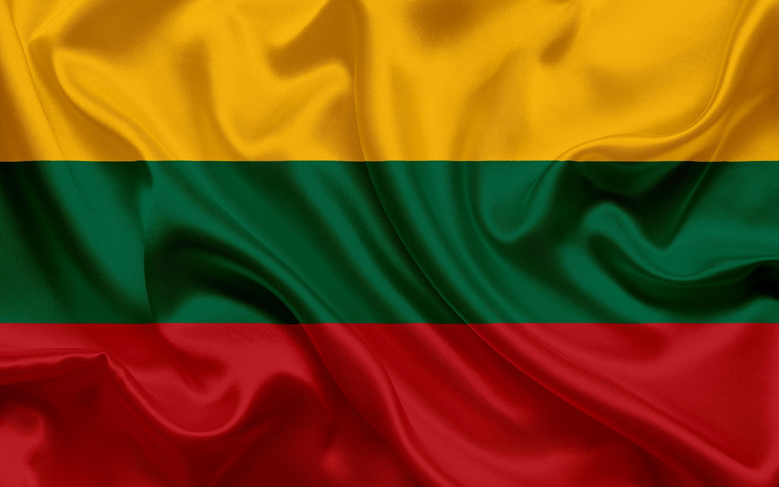 Download wallpaper Lithuanian flag, Lithuania, Europe, silk, flag