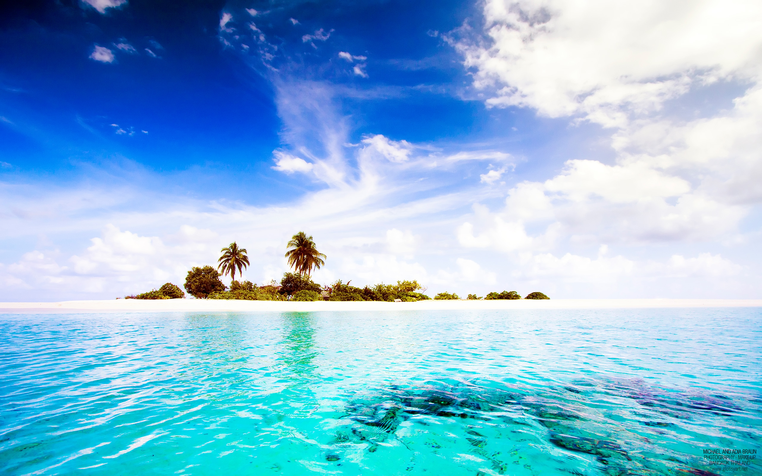 Beautiful Maldives Beach Scene Wallpaper