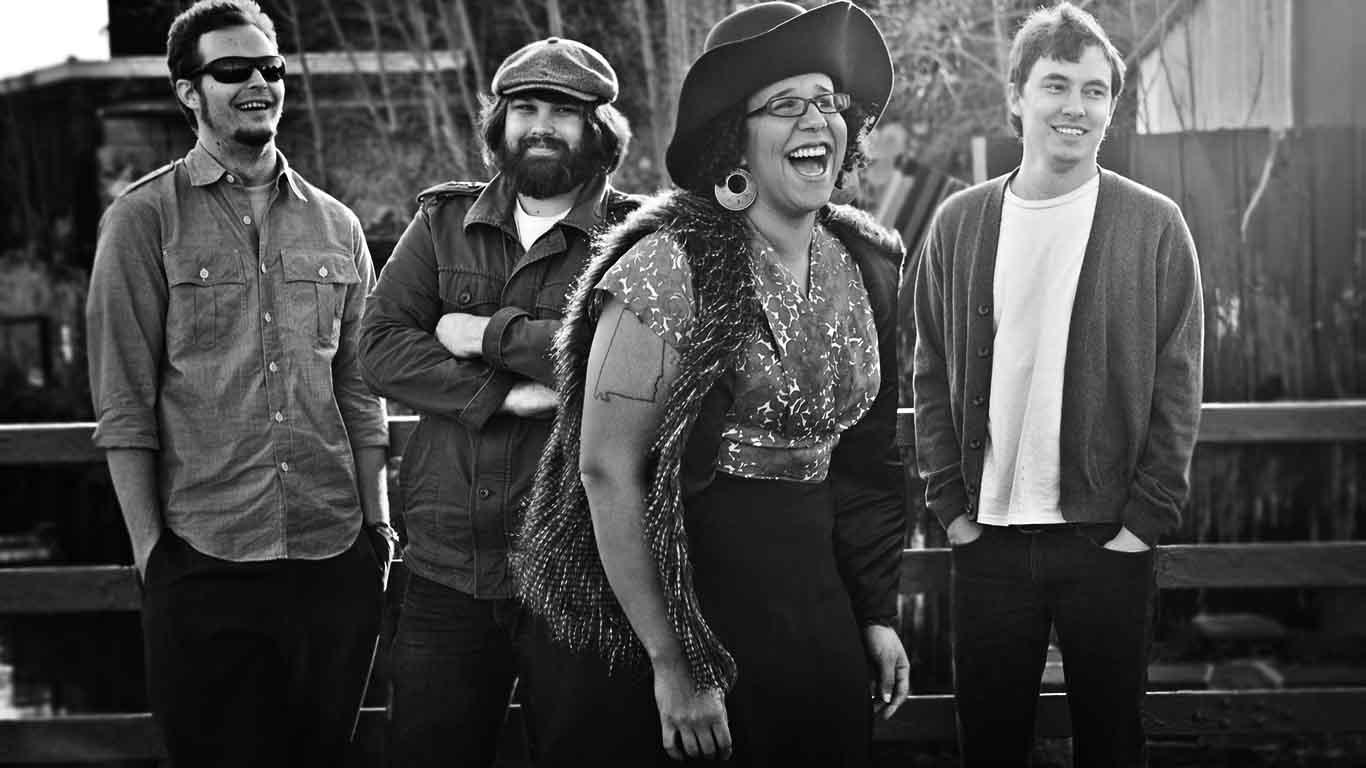 Alabama Shakes Don't Wanna Fight Single Review FDRMX Live 365