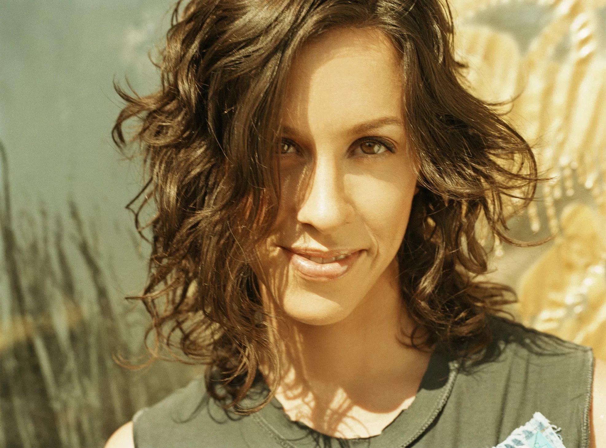 Alanis Morissette Wallpaper Widescreen Image Photo Picture