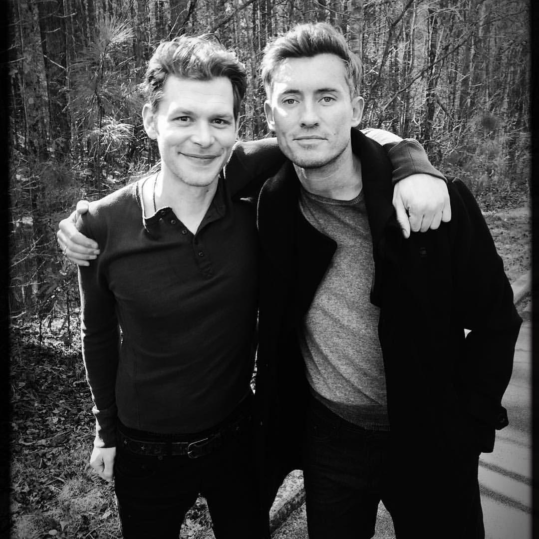 Declan de Barra on Instagram: “Dos hermanos.”