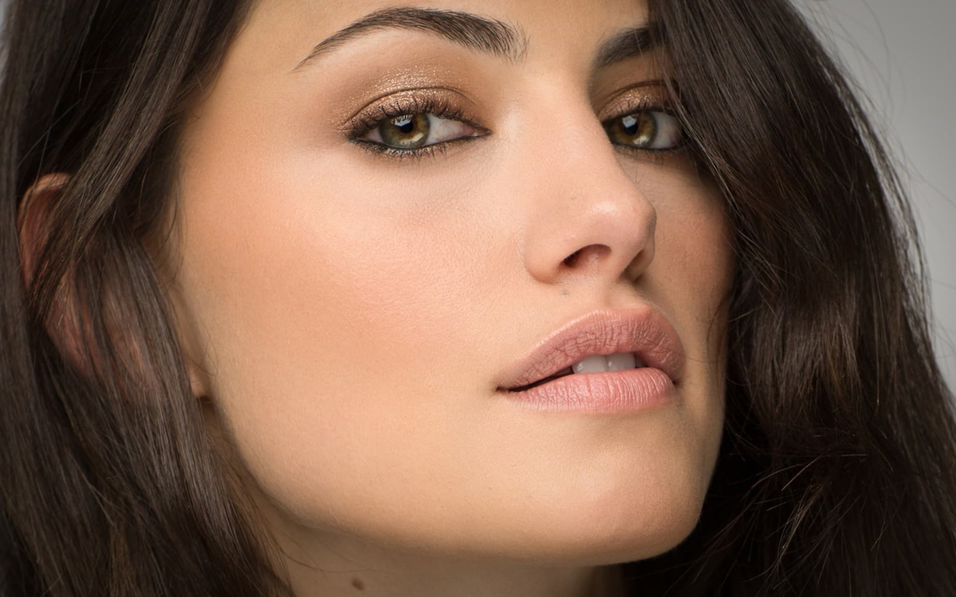 Phoebe Tonkin FREE Picture