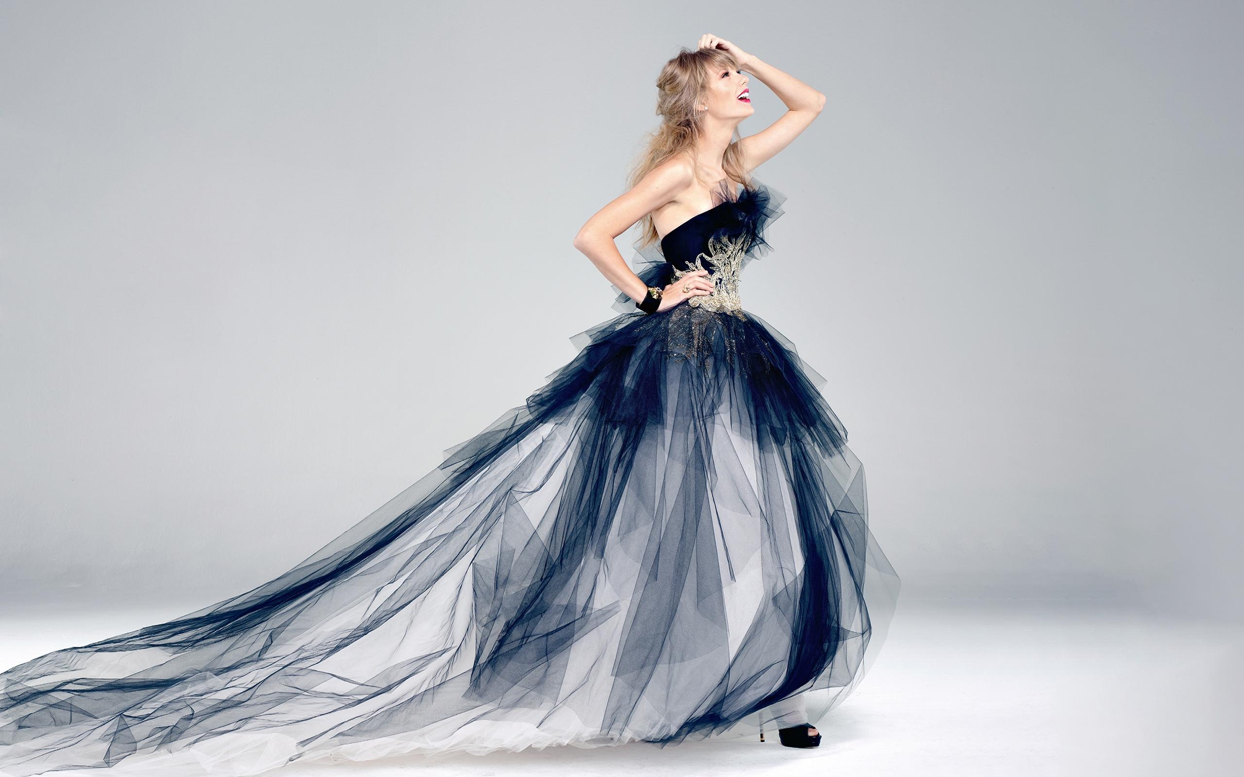 Download 2560x1600 Taylor Swift, Full Body Portrait, Dress, Profile