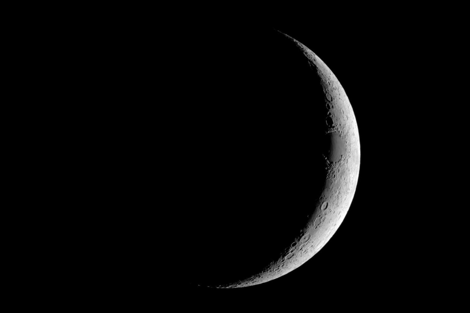 Crescent Moon 4987 1530x1020px