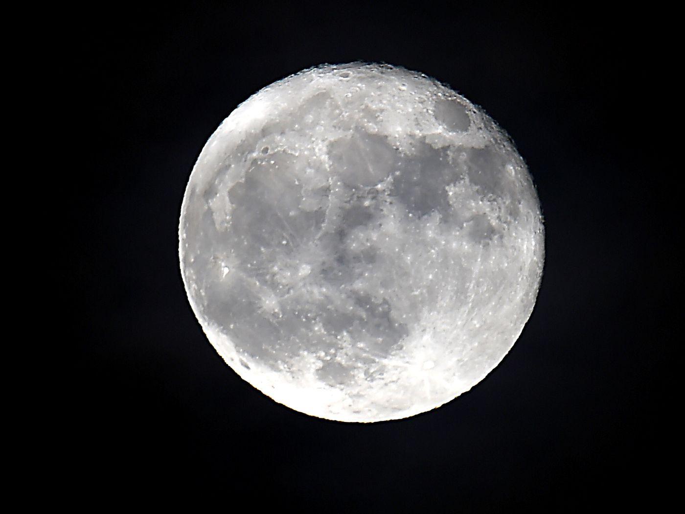 Tonight's supermoon will be the largest since 1948