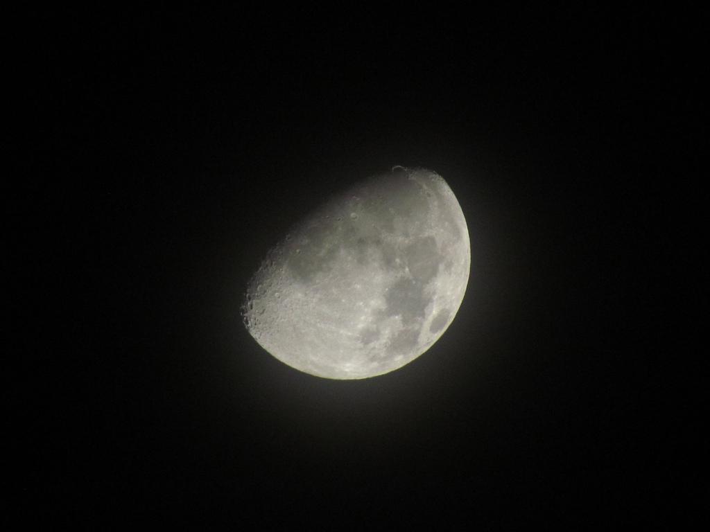 Gibbous Moon 3. Moon over Gloucestershire