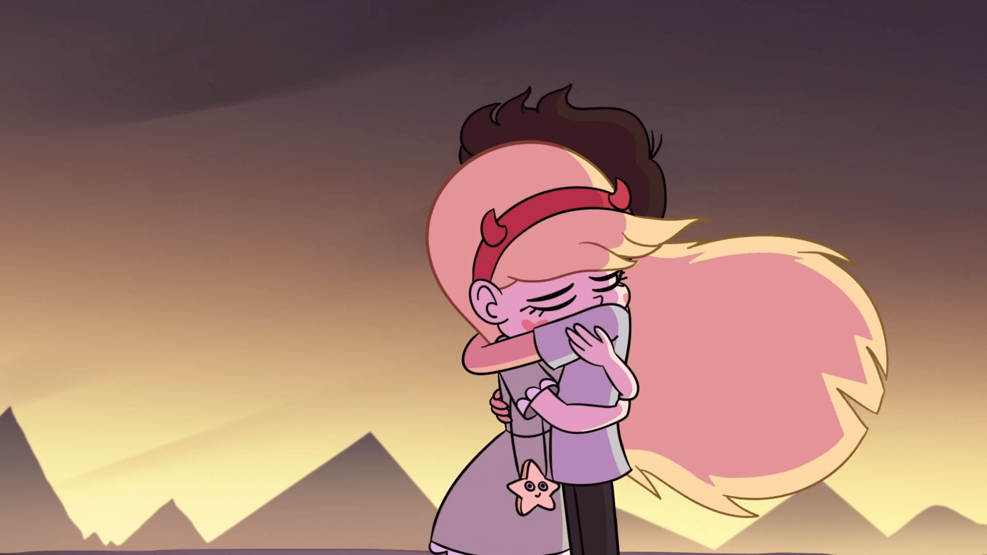 Звёздная принцесса и Марко обнимаются