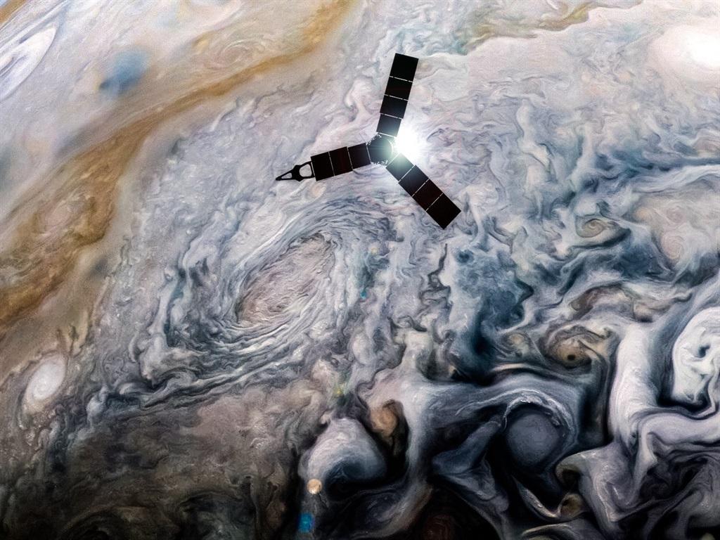 NASA's Jupiter probe just beamed back mesmerising new photo
