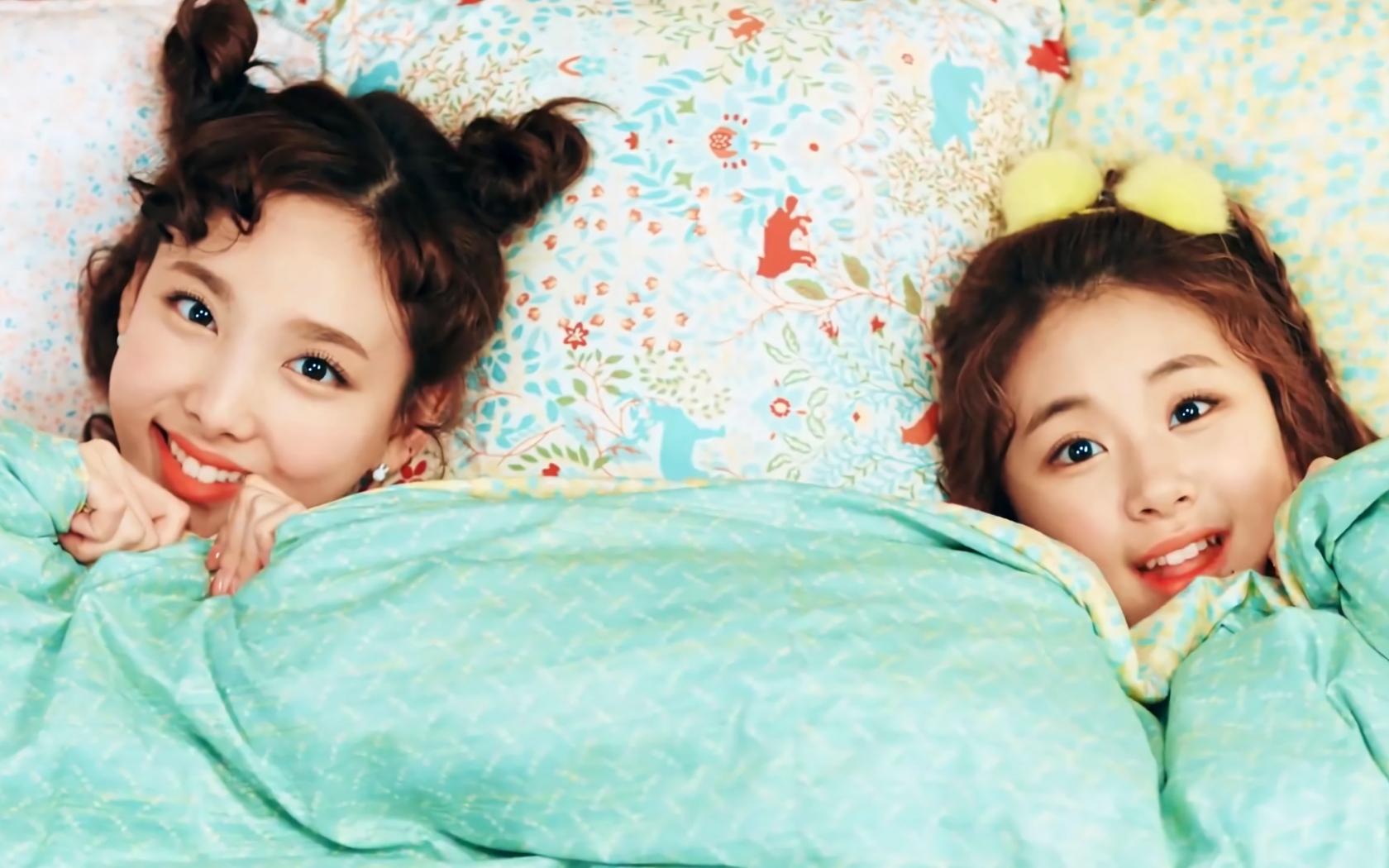 1920x1080px Chaeyoung Wallpaper