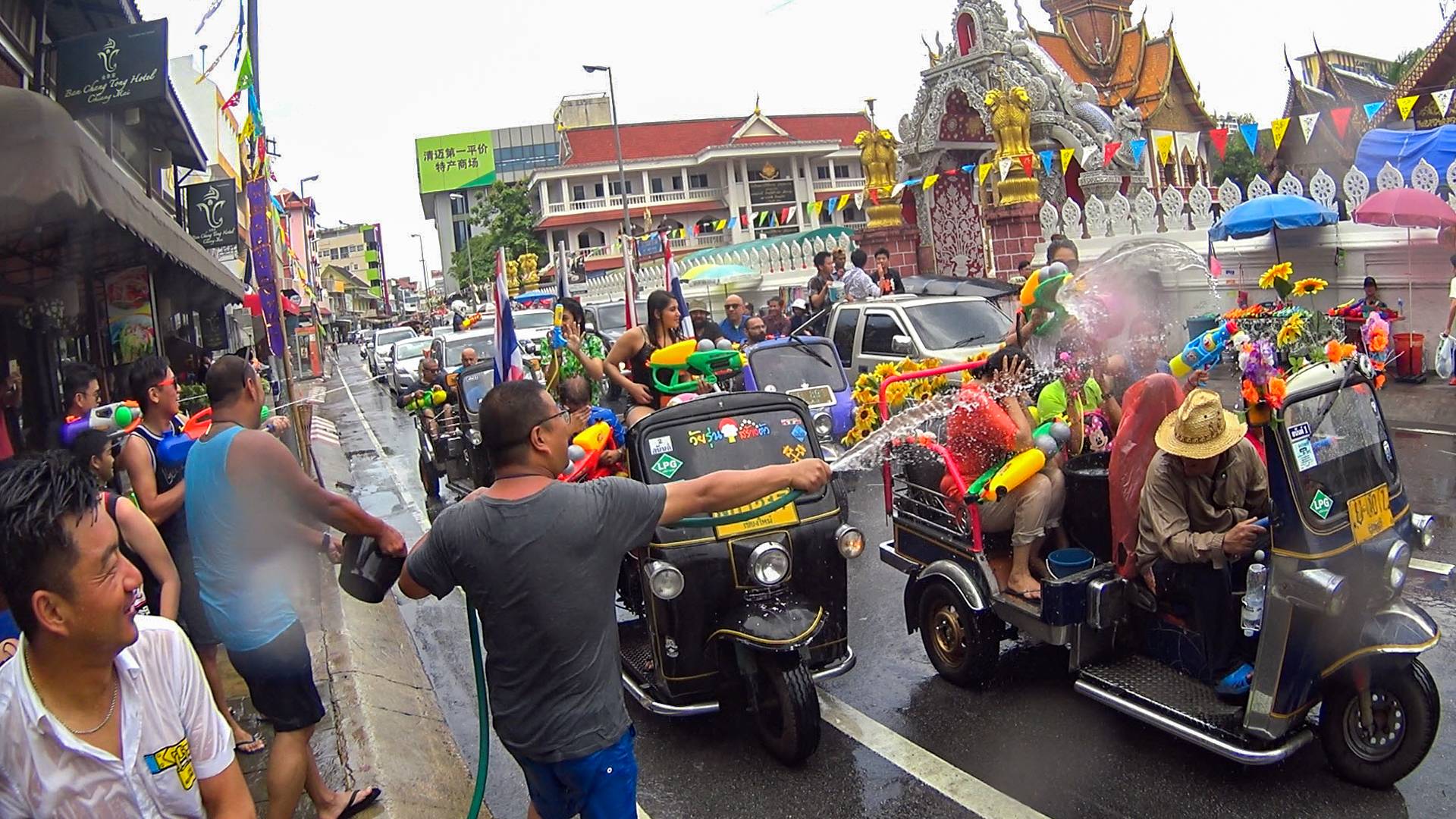 What nobody tells you about Songkran in Chiang Mai Huge Water Fight