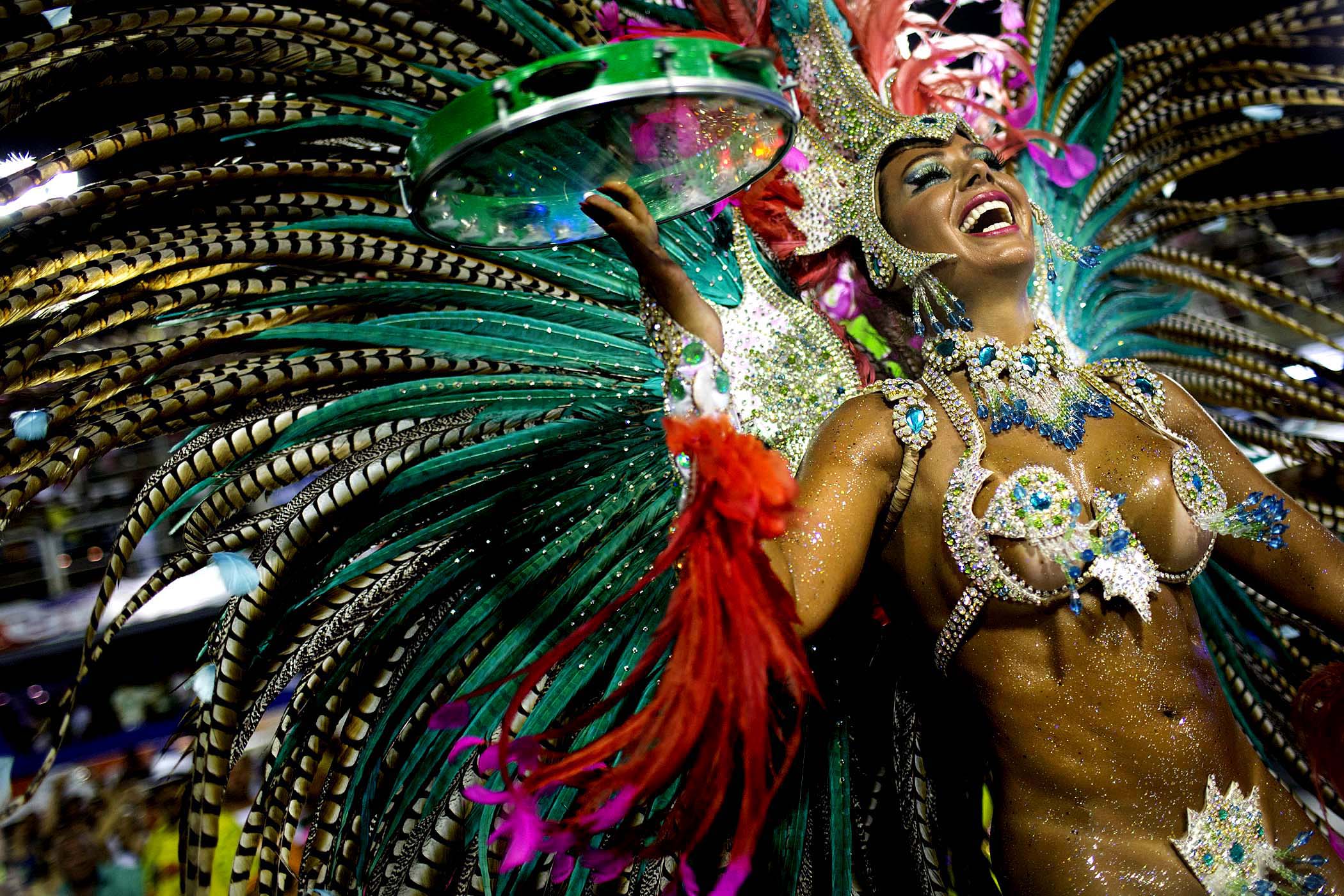 A performer at Carnival in Rio de Janeiro [2100x1400]