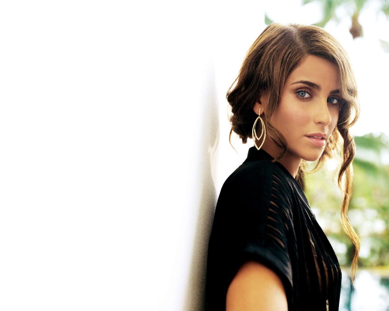 Nelly Furtado Wallpaper 8 X 1024