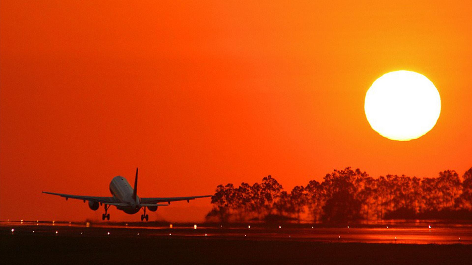 Airplane With Perfect Sunset Wallpaper