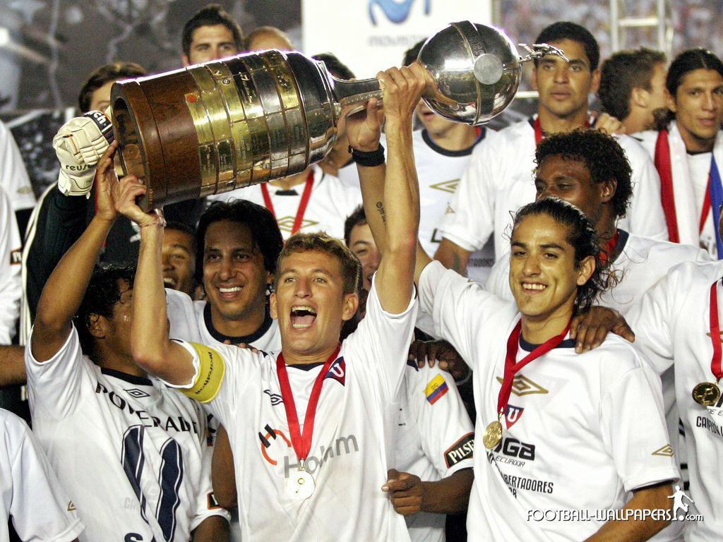 Copa Libertadores 2008 Quito Trophy Wallpaper: Players