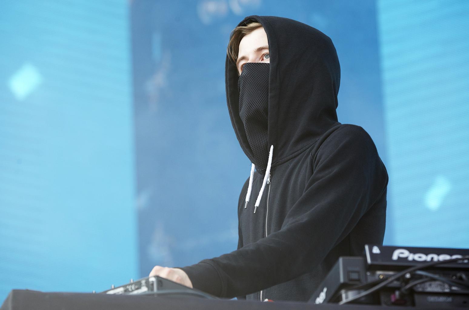Justin Bieber Enlists Alan Walker for Purpose Tour in India