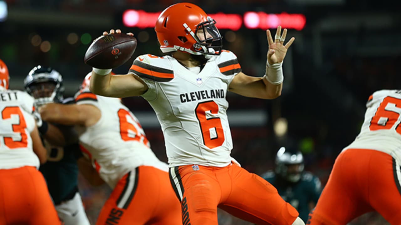 Baker Mayfield shows arm strength on laser pass