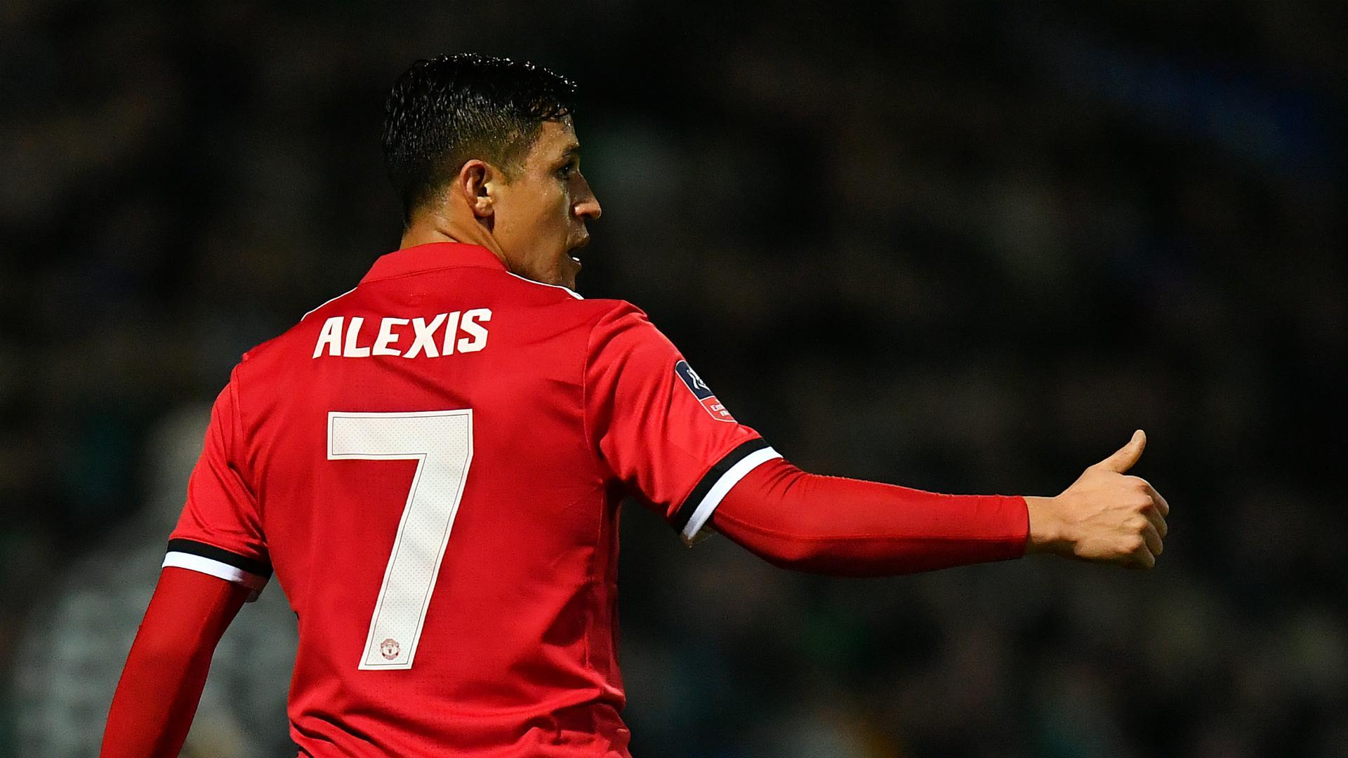 Man Utd star could persuade complete midfielder to join, despite