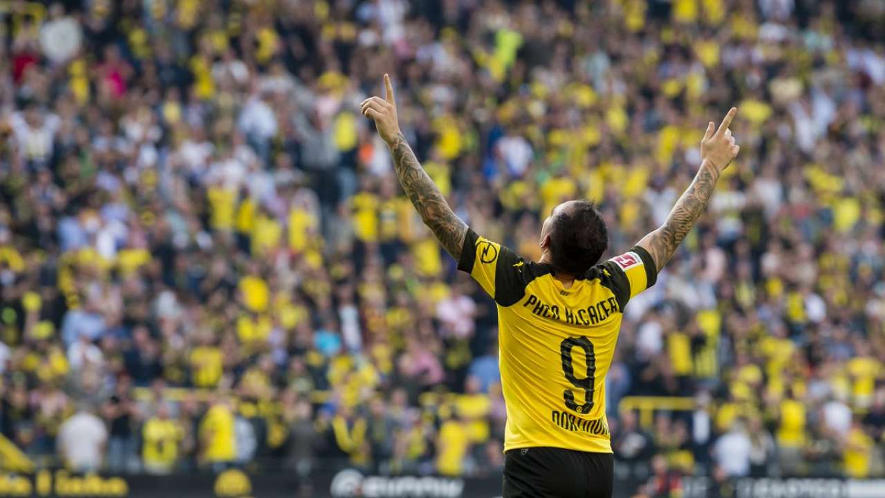 Borussia Dortmund complete permanent signing of Paco Alcacer