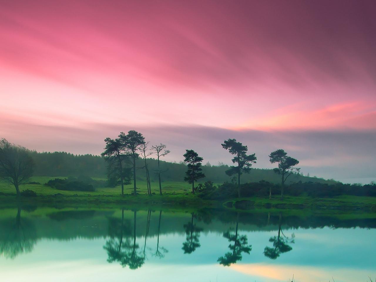 Download wallpaper 1280x960 sky, evening, pink, trees, lake, haze