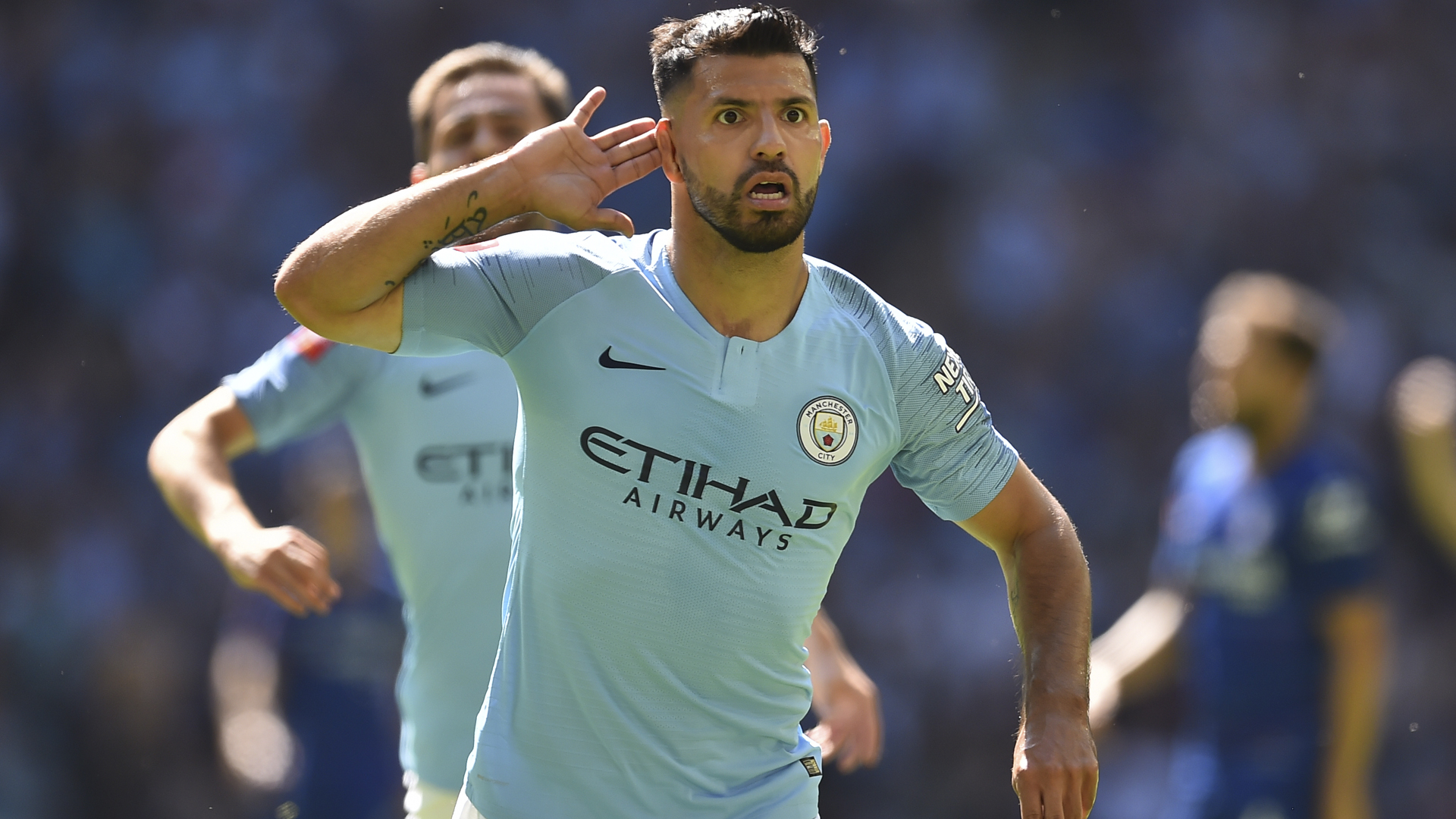 Two goals from Agüero give Manchester City the first title of the season