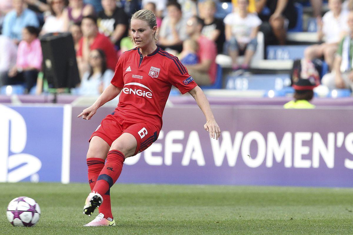 Around The Forest: Amandine Henry named to French National Team