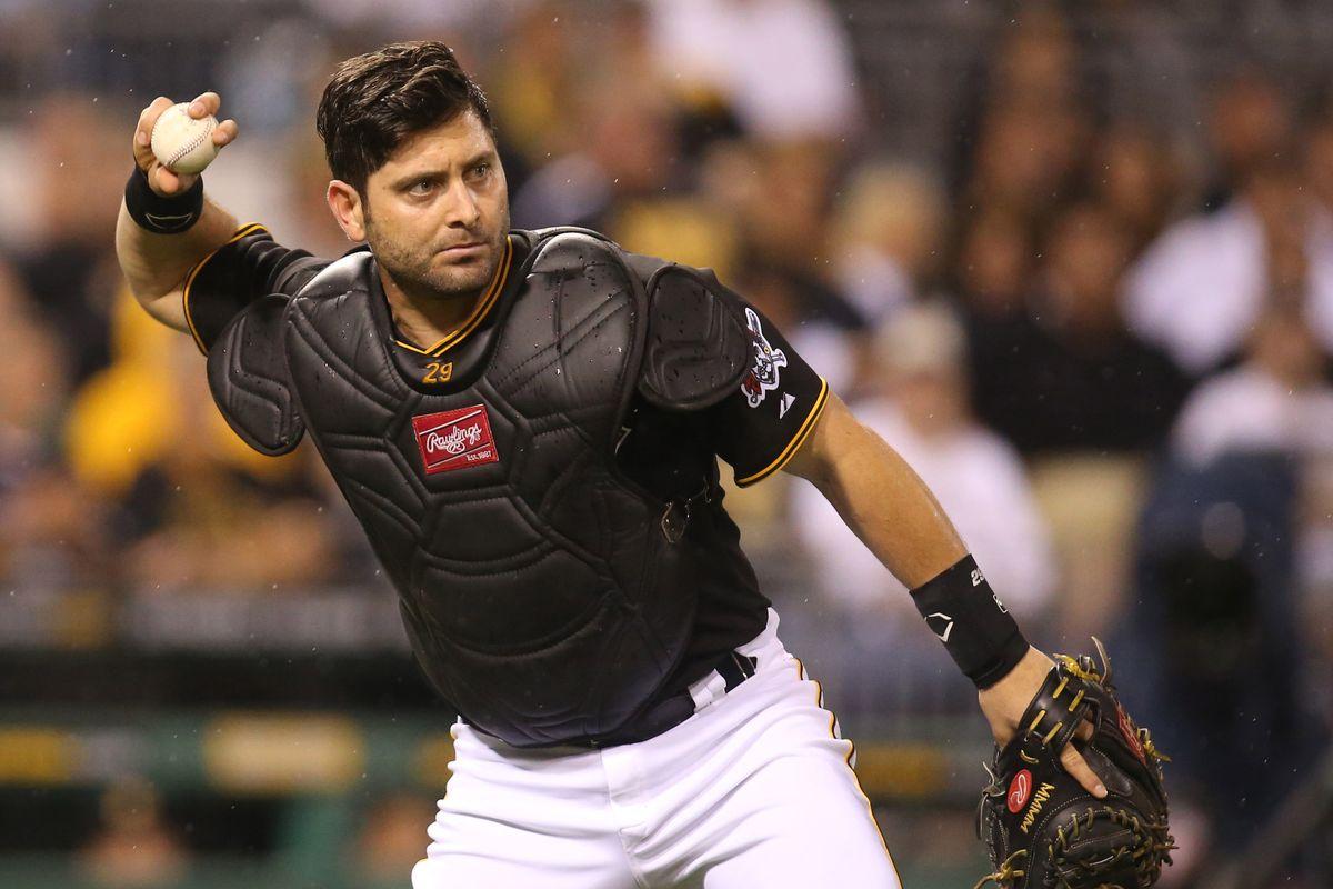Pirates rumors: Bucs have considered Francisco Cervelli extension