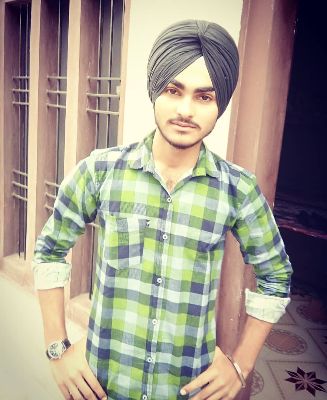 youngan Instagram world photo and videos