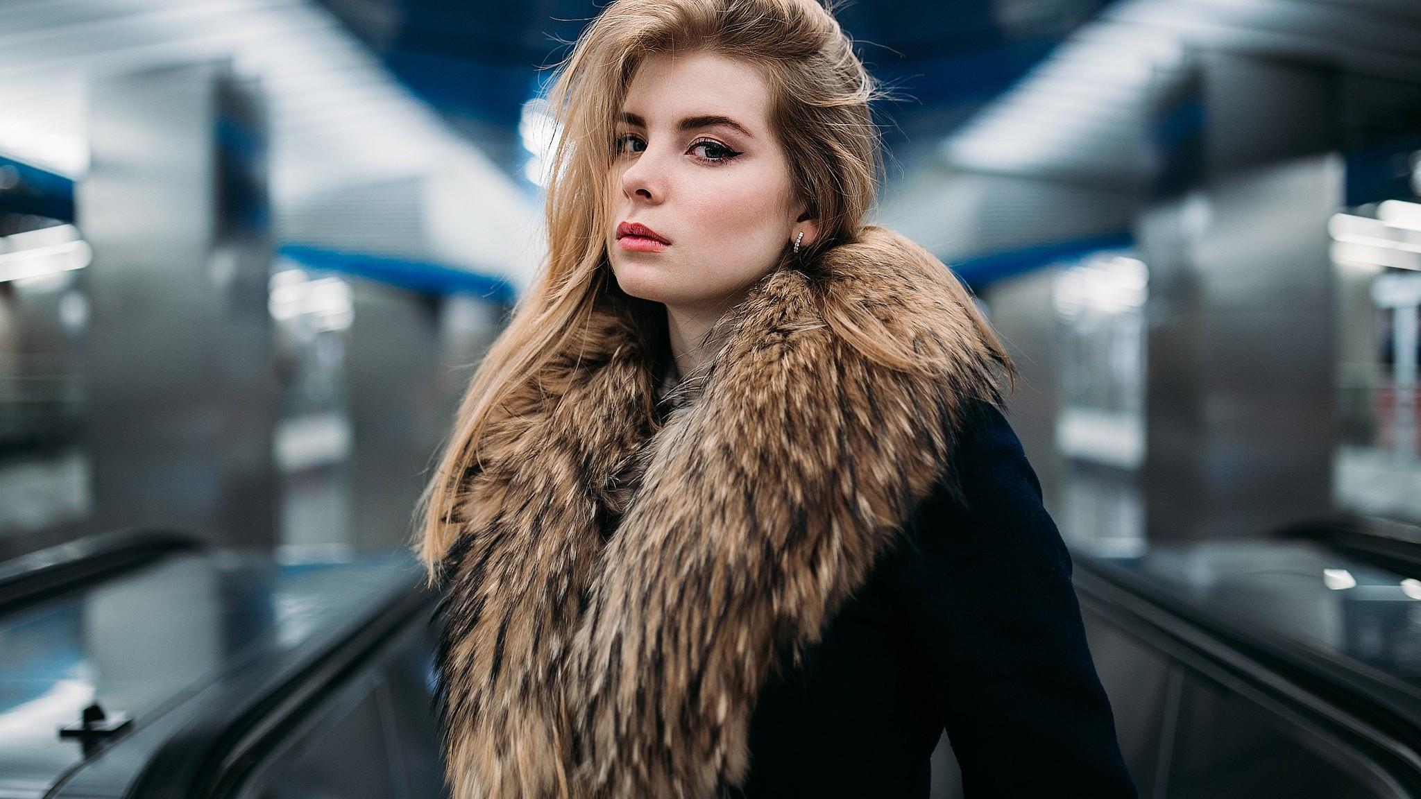 Irina Popova Fur Coat 2048x1152 Resolution HD 4k