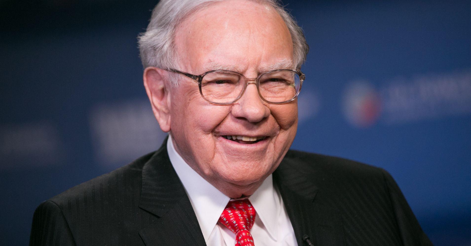 Warren Buffett's key tip for success: Read 500 pages a day