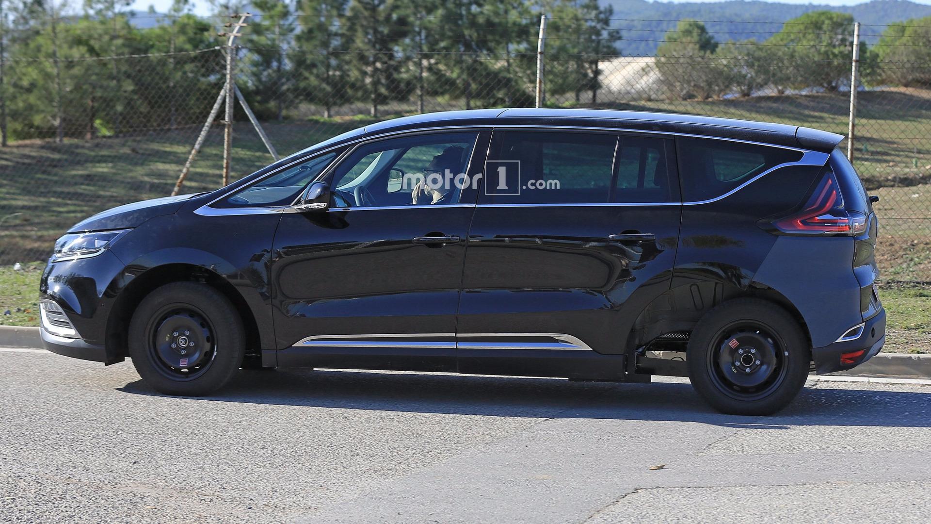 Stretched Renault Espace test mule looks like Frankenstein's car