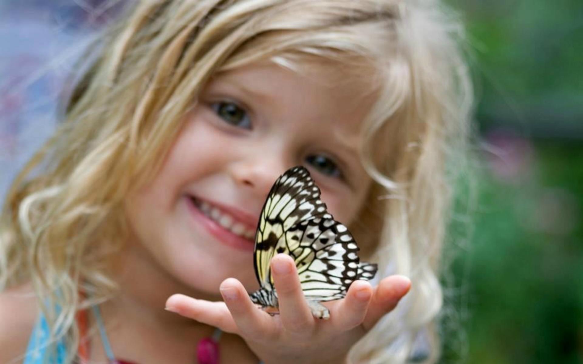 Download Wallpaper girl butterfly child hand, 1920x1200, Girl