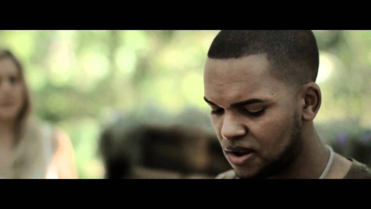 ESTOY AQUI FEAT LUCIA PARKER (Video Oficial).mp4