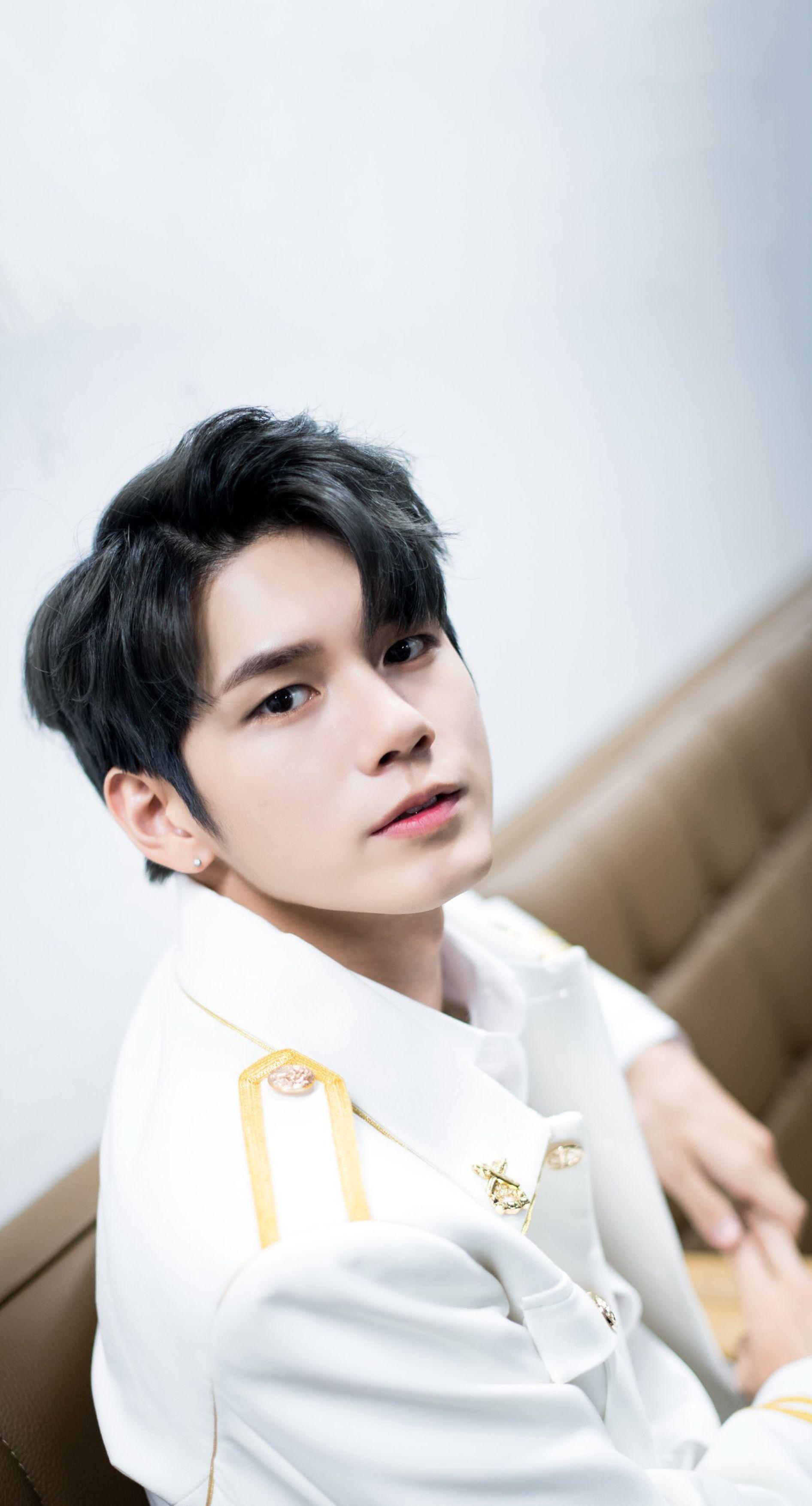 Wanna One Ong Seongwu Wallpaper. wanna one⚡. Ong seongwoo