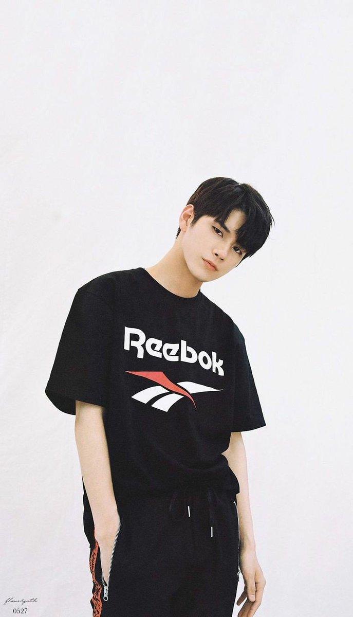 ong seongwu pics talk about wallpaper